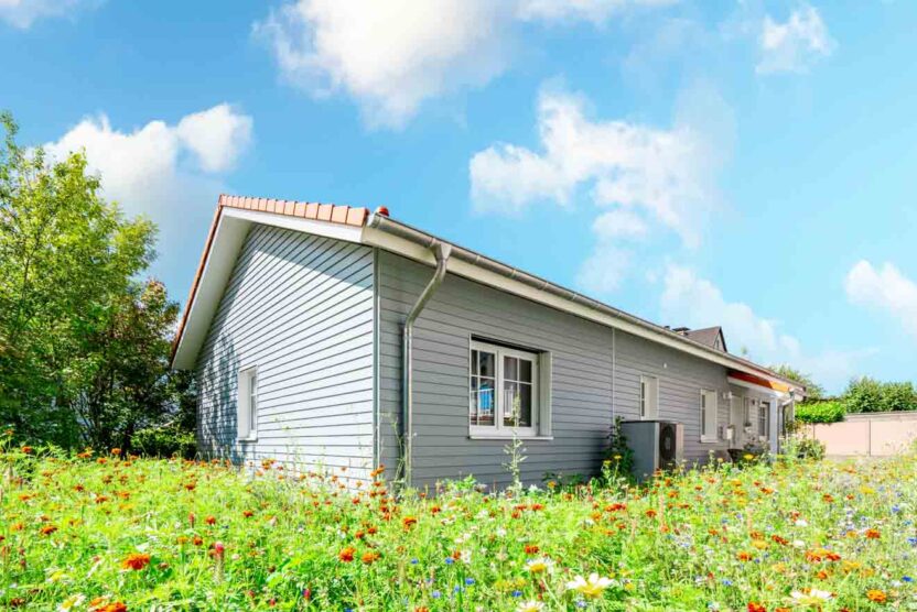 Charmanter Bungalow Mit Holzfassade Isowoodhaus