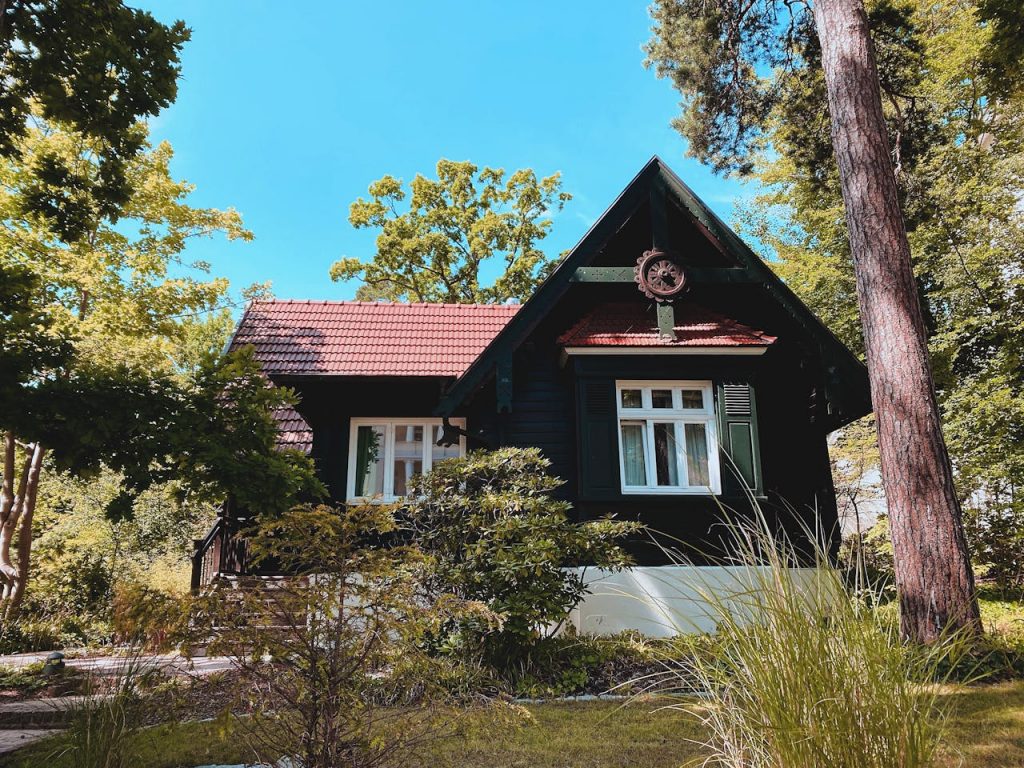 Holzhaus oder Steinhaus – Unterschiede, Vor- und Nachteile